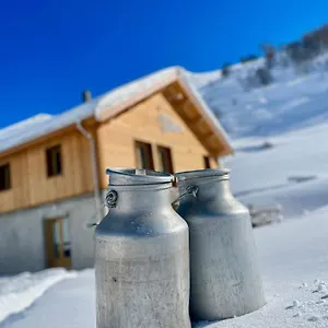 https://la-ferme-des-etroits.hotels-rhonealpes.com